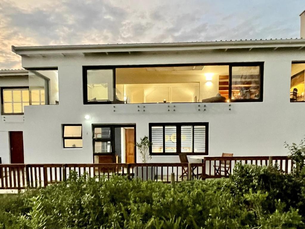 Oyster Bay Ten On Tornyn Exterior photo